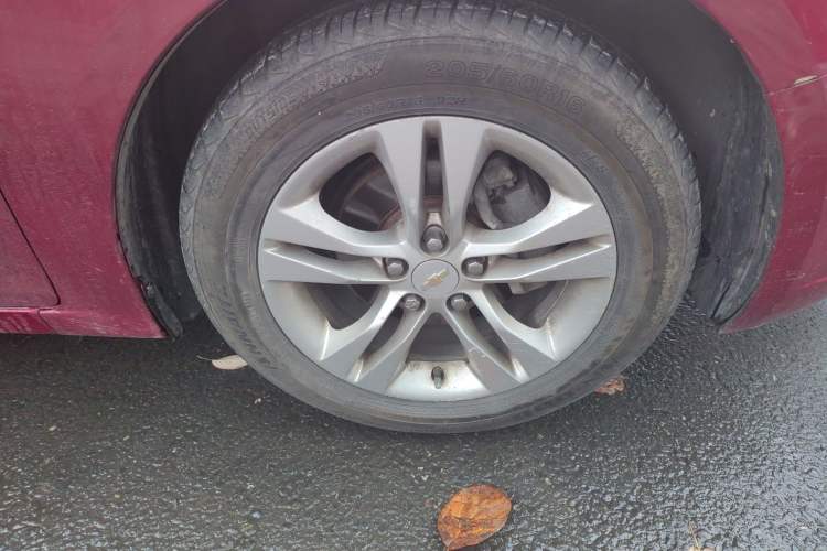 Used Chevrolet Cruze 2015 1.5L Classic SE MT Right Front Wheel Hub