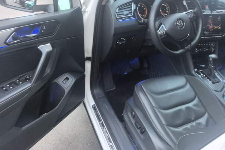 Used Volkswagen Tiguan L 2020 330TSI Automatic Two-Wheel Drive Smart Luxury Edition China VI Standard
