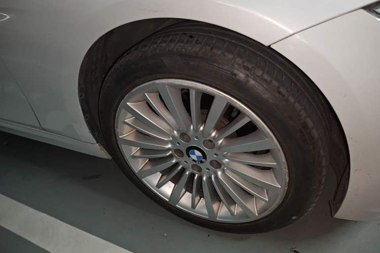 Used BMW 3 Series 2018 320Li Fashion Model Right Front Wheel Hub