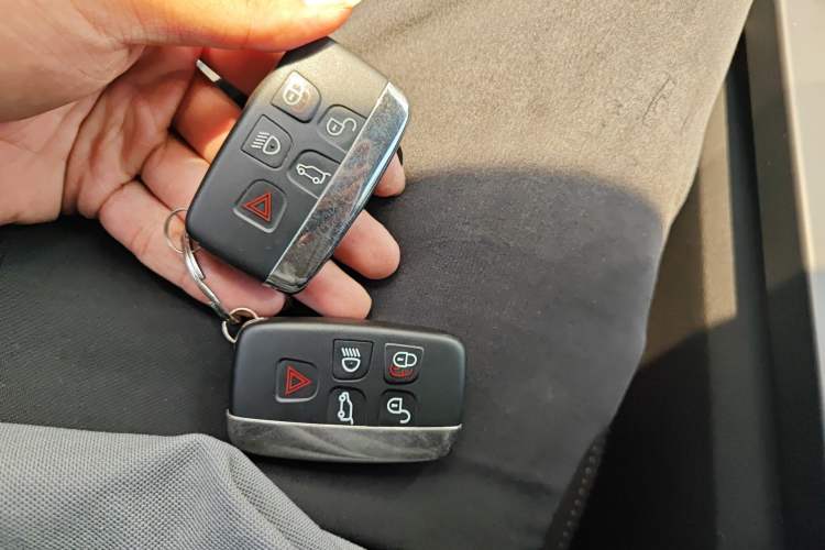 Used Land Rover Discovery 2017 3.0 SC V6 SE Vehicle Key