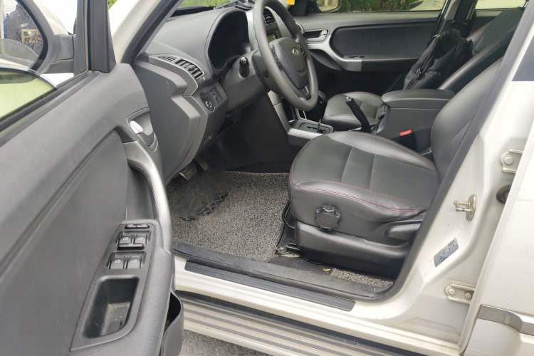 Used Chery Tiggo 3 2015 1.6L CVT ZhiShang Sport Edition Driver Seat