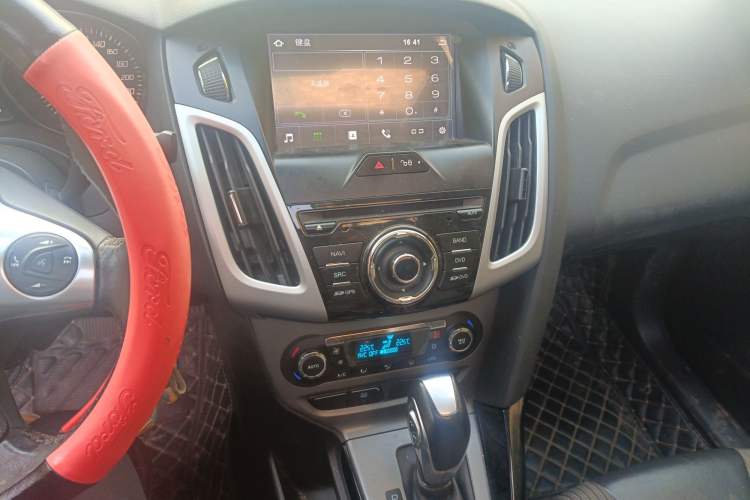 Used Ford Focus 2012 Sedan 1.6L Automatic Fashion Edition
