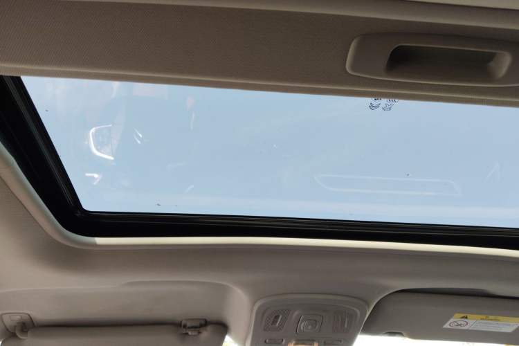 Used Citroen C4L 2014 1.8L Intelligent Drive Manual Version – Dynamic Edition Headliner