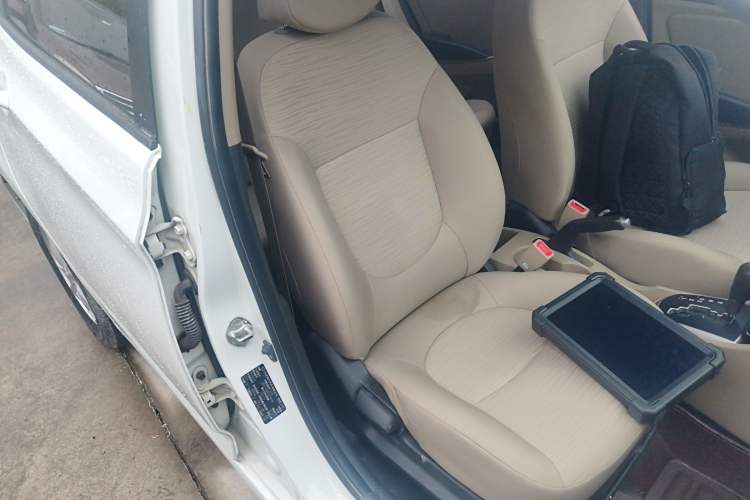 Used Hyundai Verna (older generation) 2014 1.4L Automatic Smart GLS Right Front Seat