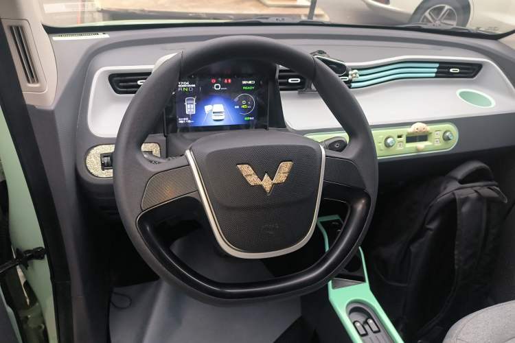 Used Wuling Hongguang MINIEV 2021 Macaron Fashion Model Lithium Iron Phosphate Steering Wheel
