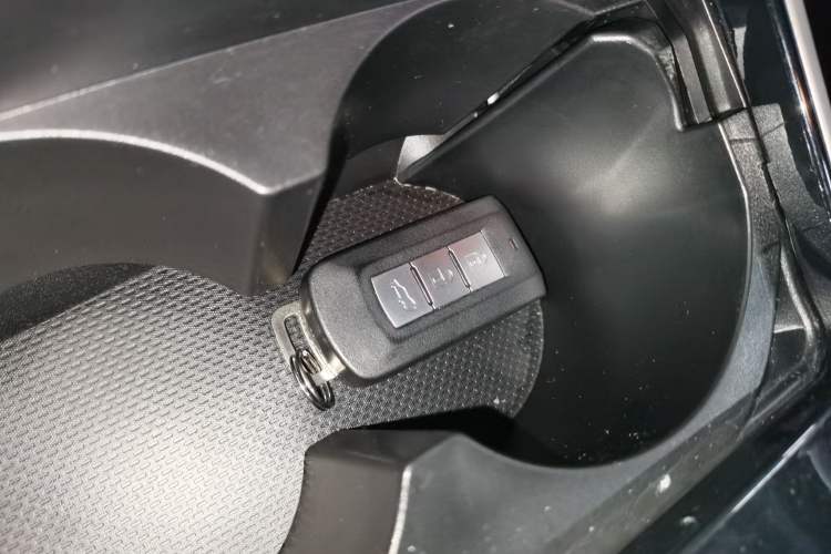 Used Mitsubishi Outlander 2020 2.4L 4x4 Zhi Xiang Edition 7-Seater