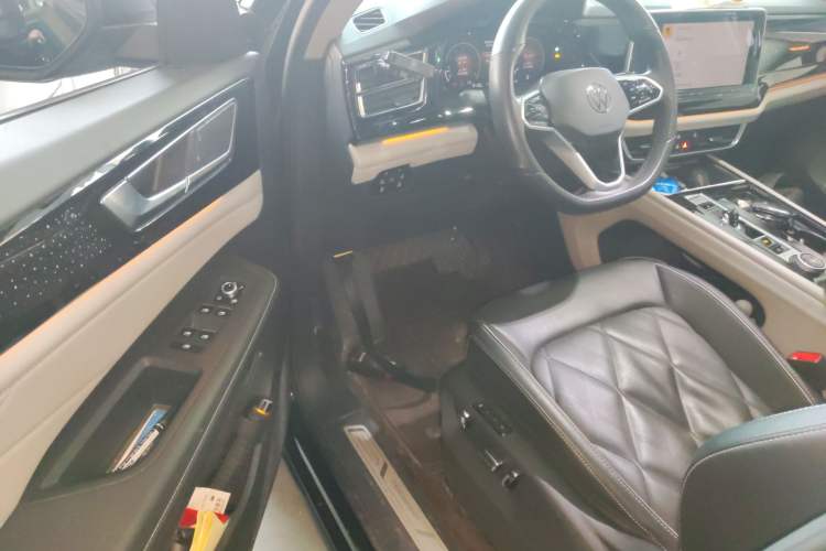 Used Volkswagen Teramont 2024 530 V6 All-Wheel-Drive Dragon Edition