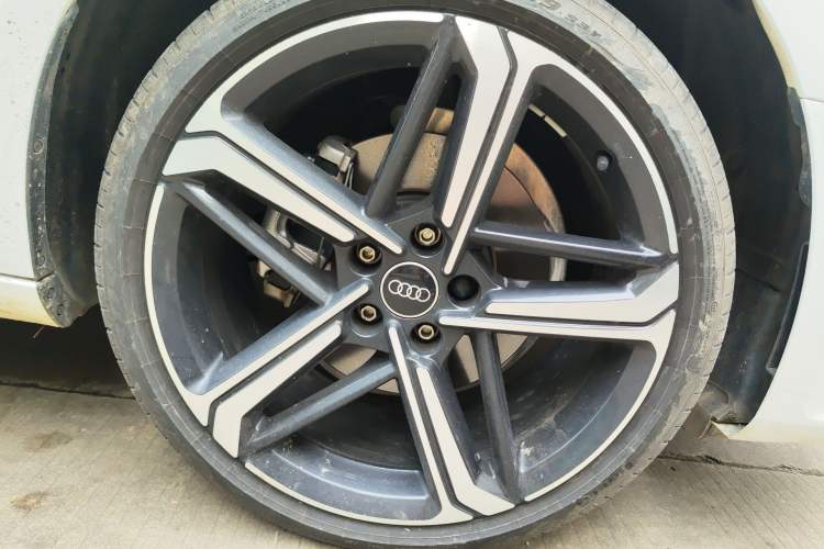 Used Audi A4L 2024 40 TFSI Luxury Dynamic Edition Right Front Wheel Hub