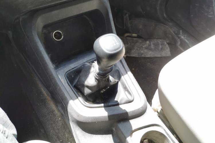 Used Wuling Hongguang V 2022 1.5L Jingqu Version Hydraulic Power Steering LAR Gear Lever