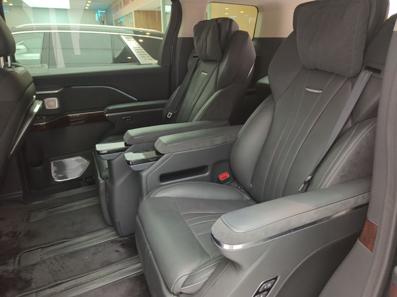 Hongqi HQ9 PHEV 2024 2.0T Four-Wheel Drive Luxury Edition — снимка 20