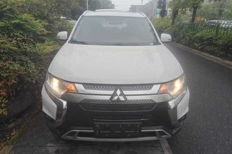 Used Mitsubishi Outlander 2019 2.0L Two-Wheel Drive Comfort Edition 5 Seats China VI Standard