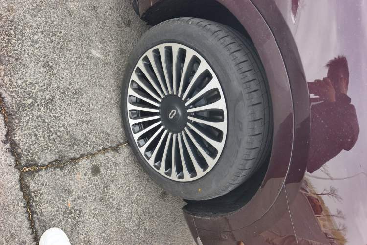 Used Hima AITO M9 2025 Extended-Range Ultra Version 52 kWh 6-Seater Right Front Wheel Hub