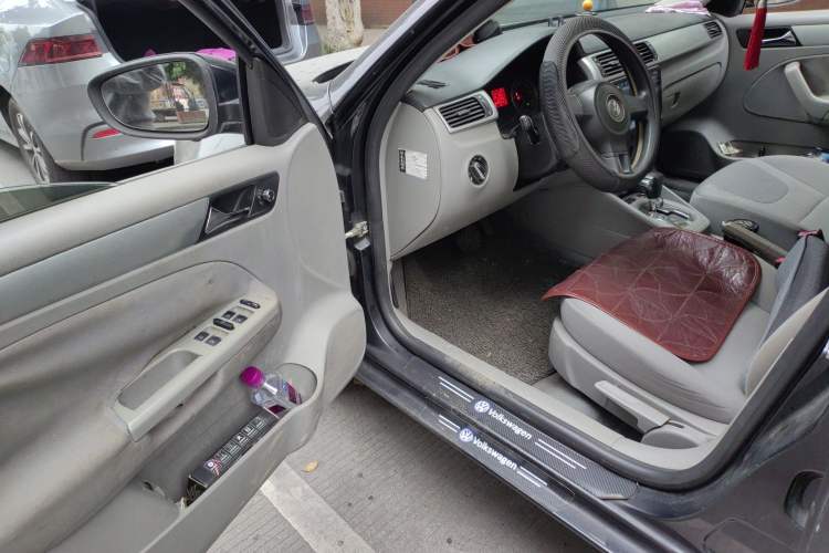 Used Volkswagen Bora 2012 1.6L Automatic Fashion Edition Driver Seat