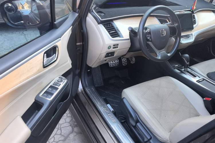 Used Honda Jade 2013 1.8L automatic Comfort version 5 seats