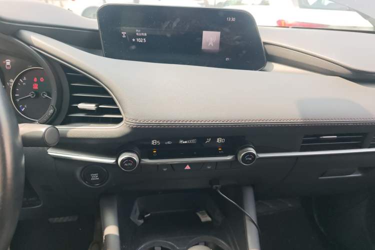 Used Mazda 3 Axela 2020 1.5L Automatic Luxury Version Audio And AC Panel