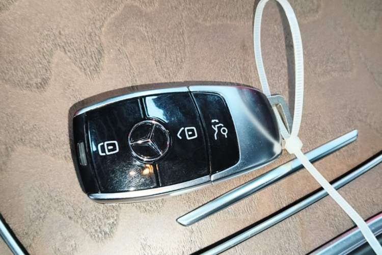 Used Mercedes-Benz E-Class New Energy 2023 E 350 e L Plug-in Hybrid Sedan