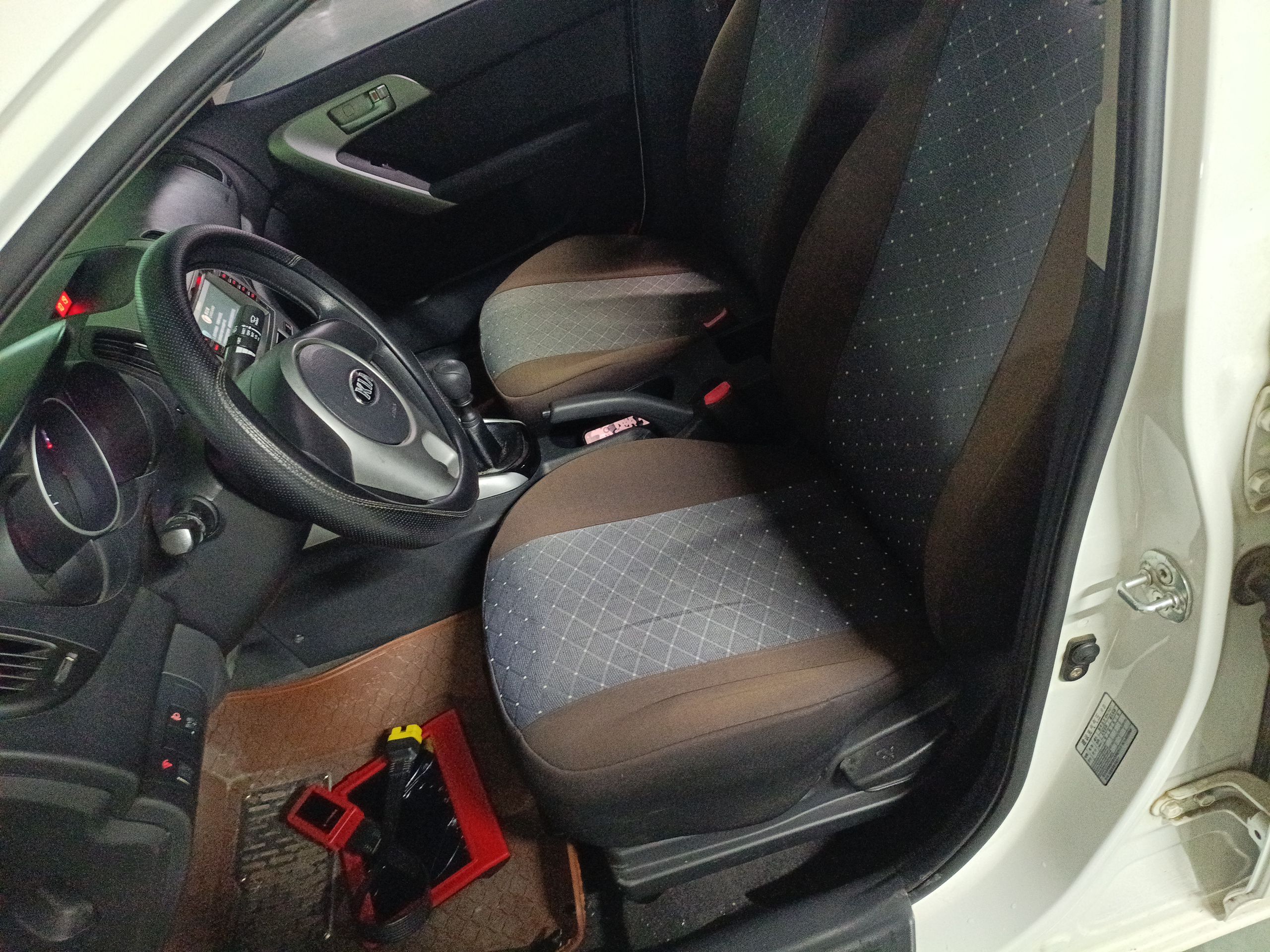 Переднее сиденье в автомобиле