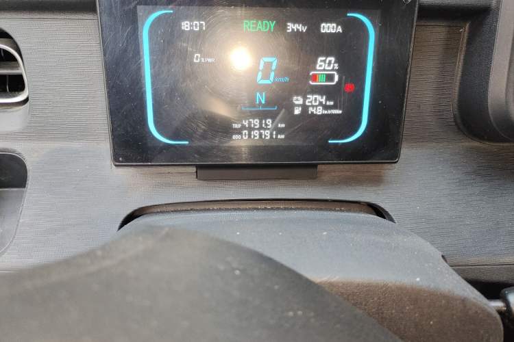 Used Yufeng Gold Warehouse 2025 Model Bus Version without Slow Charger