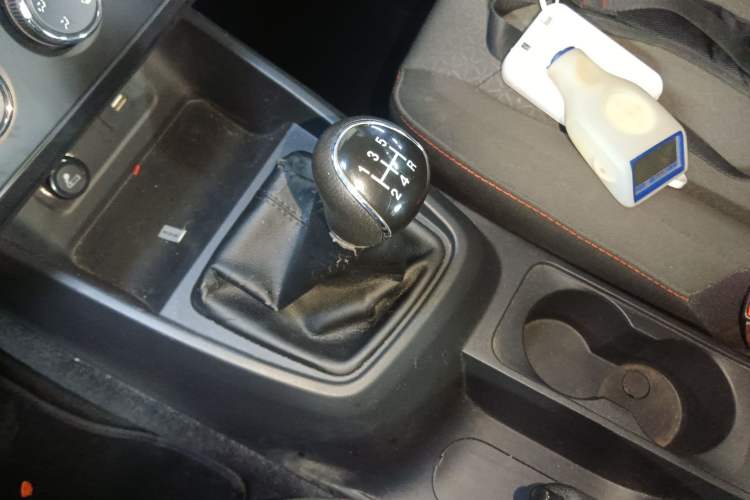 Used Dongfeng Fengon 380 2022 1.5L Standard Edition 7-Seater Passenger Vehicle