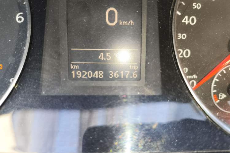 Used Volkswagen Magotan 2013 1.8TSI Premier Model Odometer Close Up