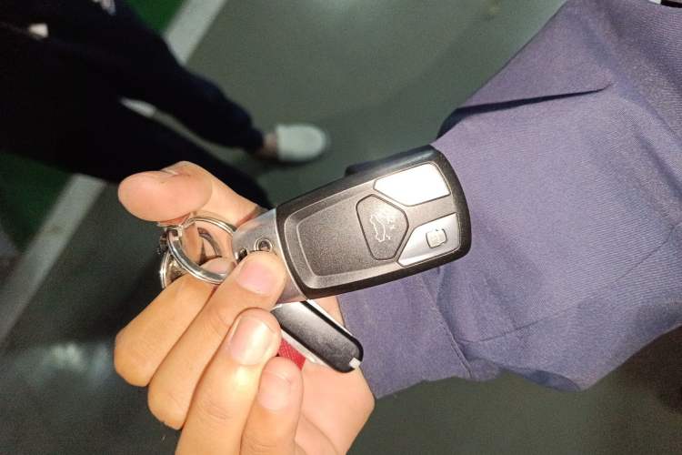 Used Audi A4L 2019 40 TFSI Ambition China VI Vehicle Key