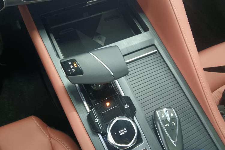 Used CHANGAN CS75 PLUS 2024 3rd Generation Champion Edition 1.5T Intelligent Drive Dynamic Model Gear Lever