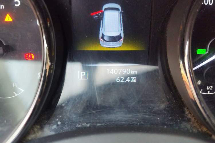 Used Nissan X-Trail 2014 2.0L CVT Comfort Edition 2WD Odometer Close Up