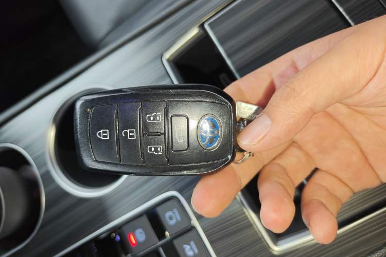 Used Toyota SIENNA 2021 2.5L Hybrid Premium Edition Vehicle Key