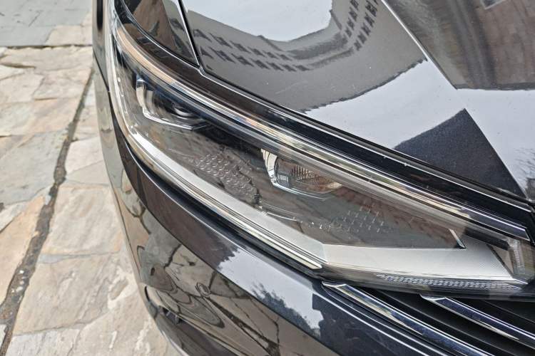 Used Volkswagen Magotan 2020 330TSI DSG Luxury Edition Right Front Headlight