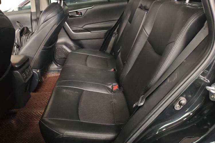 Used Toyota Wildlander 2022 2.0L CVT Two-Wheel Drive Leading Edition
