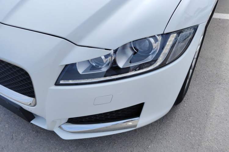 Used Jaguar XF 2016 XF 2.0T Two-Wheel-Drive Luxury Edition
