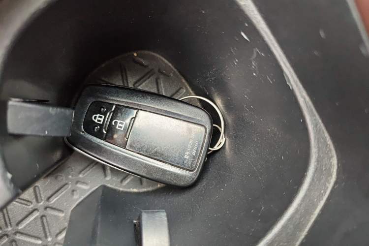 Used Toyota RAV4 2022 2.0L CVT Four-Wheel Drive Premium Edition Vehicle Key