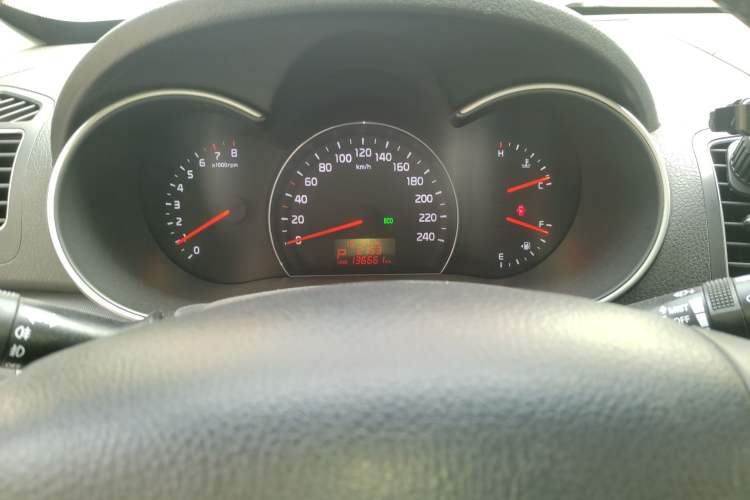 Used Kia Sorento  Instrument Cluster