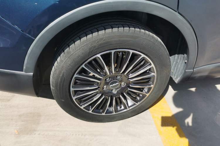 Used Sinotruk VGV U70 2020 1.5T Automatic Smart Enjoyment Elite Edition 5 Seats Right Rear Wheel Hub