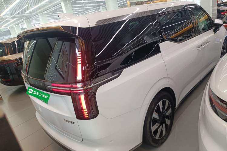 Used Volvo EM90 2025 Ultra Six-Seater