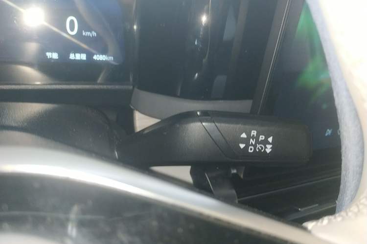 Used iCAR 03 2024 501km Range Two-Wheel Drive Long-Range Smart Trend Edition Gear Lever