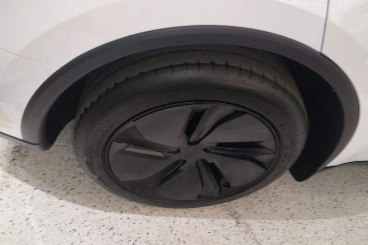 Used Tesla Model Y 2025 Rear-Wheel-Drive Version