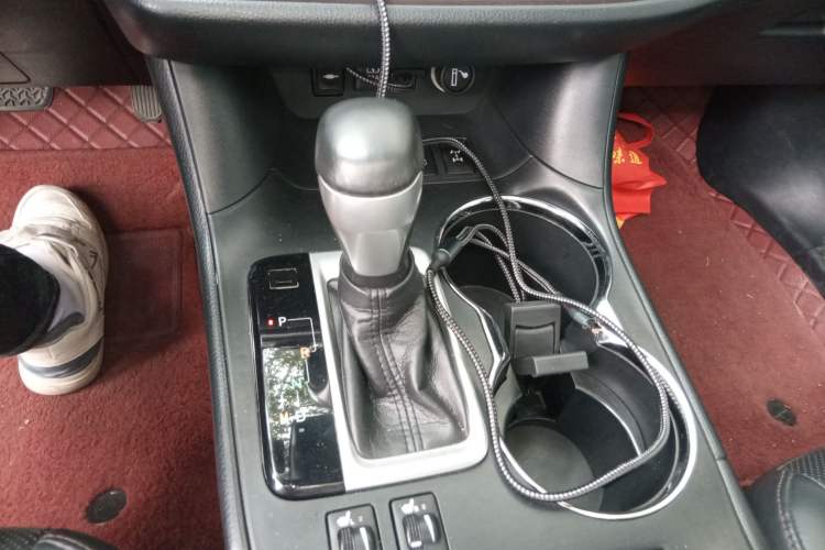 Used Toyota Highlander 2018 2.0T Four-Wheel Drive Luxury Version 7 Seats China VI Standard Gear Lever