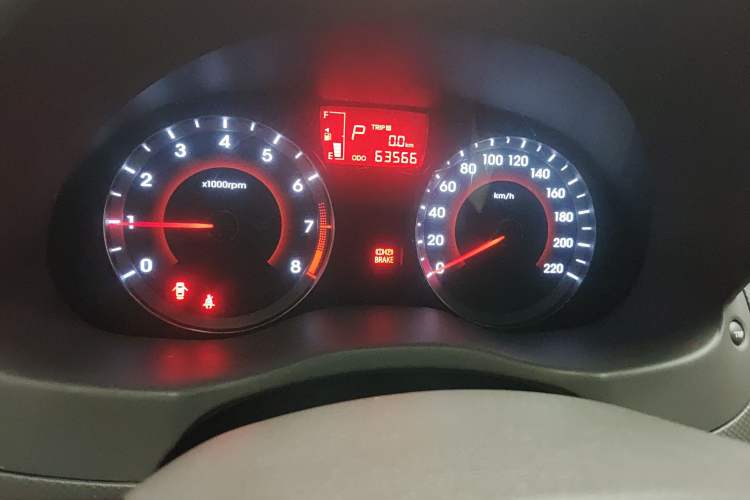 Used Hyundai Verna (older generation) 2011 Hatchback 1.4L Automatic Fashion GT Instrument Cluster