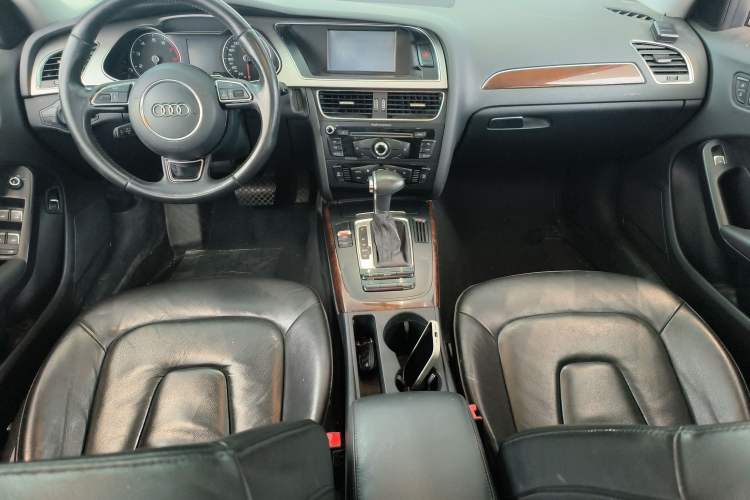 Used Audi A4L 2013 35 TFSI Automatic Standard Model Center Console