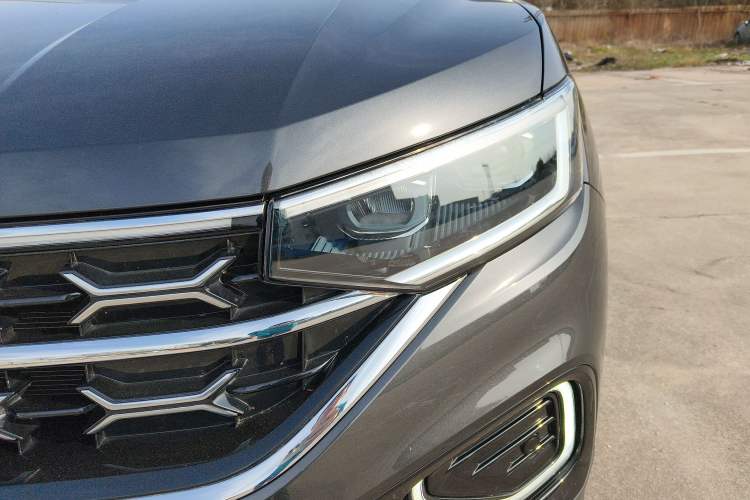 Used Volkswagen Tayron 2024 300TSI Two-Wheel-Drive Luxury Plus Advanced Version Left Front Headlight