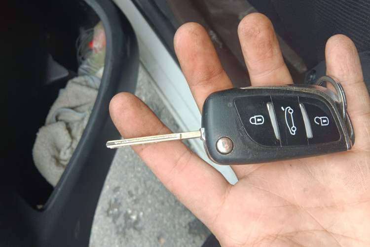 Used Peugeot 301 2016 1.6L Manual Comfort Edition Vehicle Key