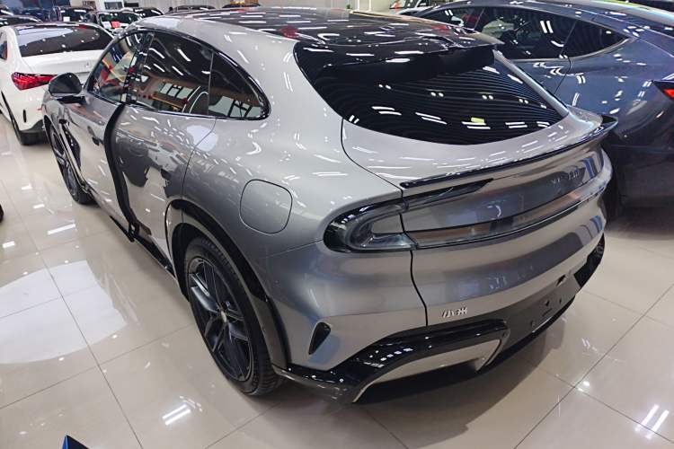 Used Xiaomi Auto YU7 2025 Ultra-Long Range High-Performance All-Wheel-Drive Max Edition
