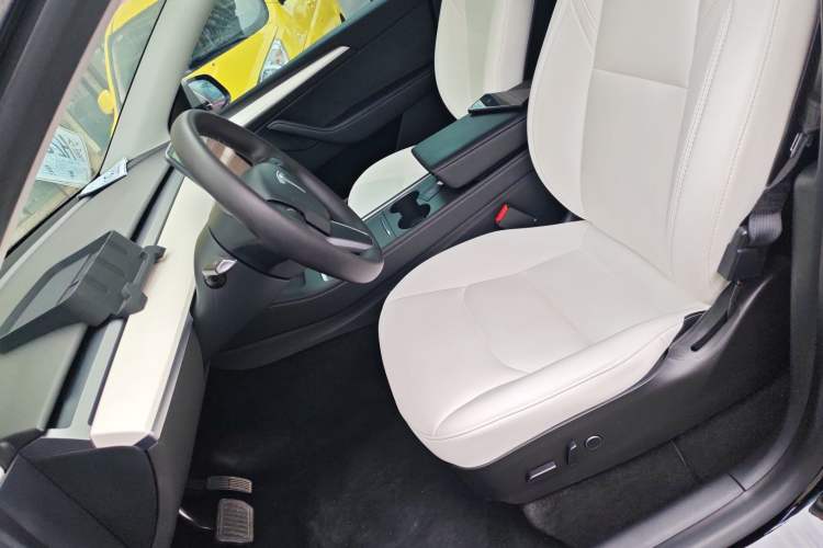 Used Tesla Model Y 2022 Long-Range All-Wheel-Drive Version