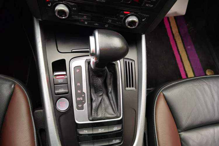 Used Audi Q5 2017 40 TFSI Ambition Edition Gear Lever