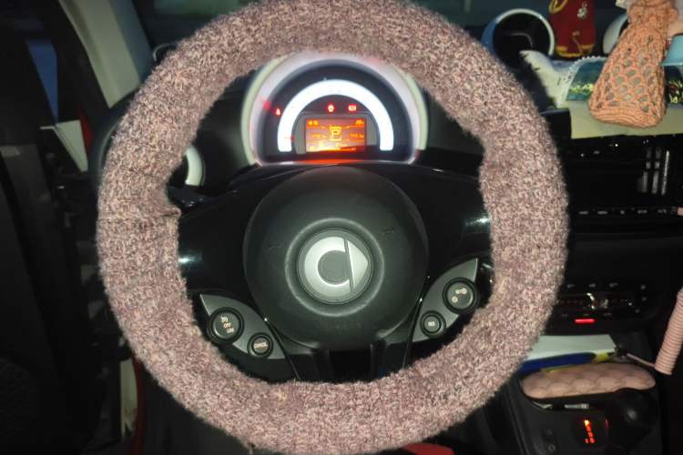 Used smart fortwo 2015 1.0L 52 kW hardtop Dynamic version