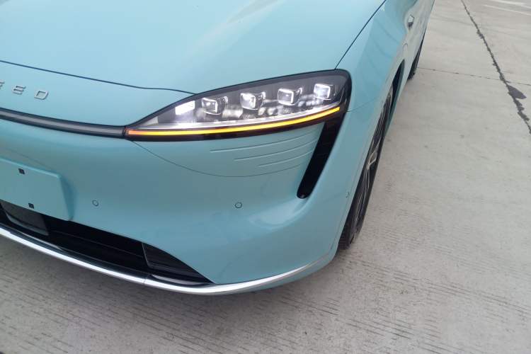 Used Hima Luxeed R7 2025 Range-Extended Version 251 km Max Left Front Headlight