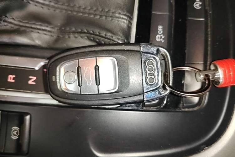 Used Audi Q5 2017 40 TFSI Ambition Edition Vehicle Key