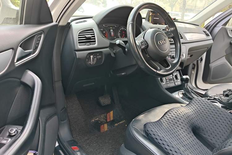 Used Audi Q3 2015 35 TFSI quattro Technology Edition Driver Seat