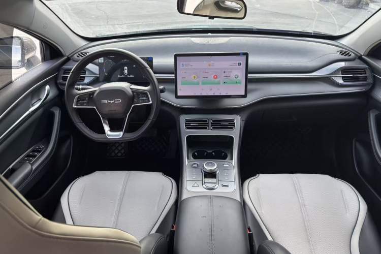 Used BYD Destroyer 05 2024 Honor Edition DM-i 120KM Luxury Model Center Console